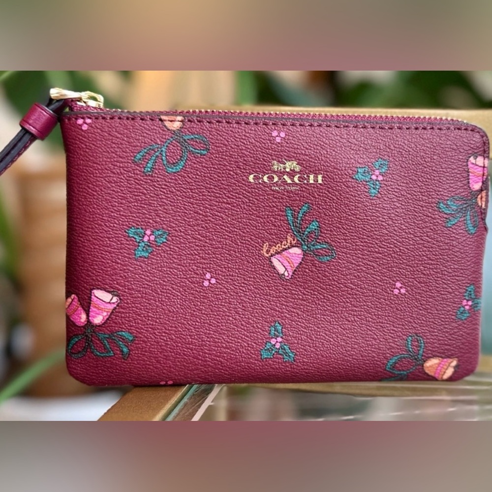 NWT Coach Wristlet Holiday Berries - Picture 1 of 16